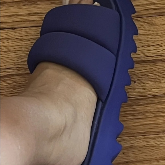 REEBOK X CARDI B BLUE CASUAL CHUNKY SLIDES FOR WOMEN BRAND NEW SIZE 9 - Picture 2 of 8